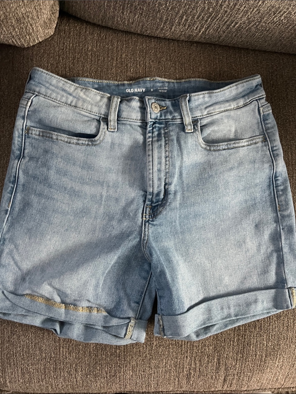 Old Navy Light Blue Denim Rolled-Hem Women’s Shorts - Picture 3 of 6